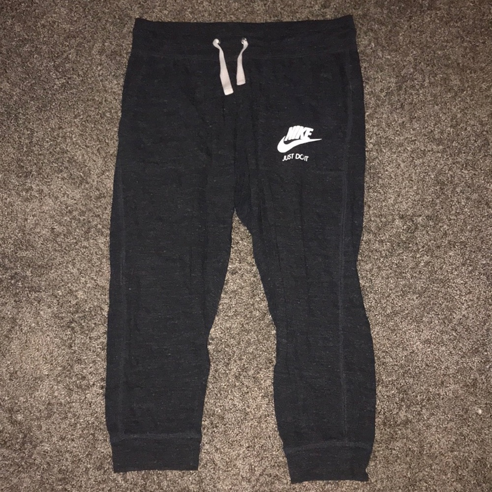 Women’s crop nike sportswear vintage